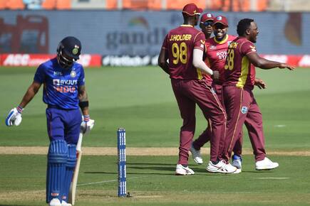 Virat kohli isnt out of form he is not having the best of luck at the moment sunil gavaskar 5234388