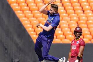 Cricket news ind s wi 1st odi mohammed siraj recreates cristiano ronaldos siuu celebration after dismissing shai hope 5226319