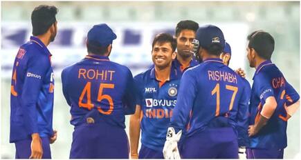 India vs West Indies: Deepak Chahar, Venkatesh Iyer Get Injury Scare During 1st T20, Doubtful For 2nd T20