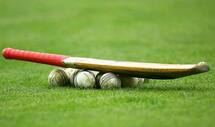 IPL 2022: MS Dhoni Passing Tips to Young CSK Recruit Rajvardhan Hangarekar is Heartwarming | SEE PIC