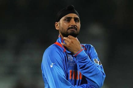 Harbhajan Singh- The Turbanator- Started Shivering When MS Dhoni Called Him To Bowl In 2011 WC Against Pakistan
