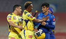 MS Dhoni: एक शांत भिक्षु, मैदान पर बिजली की रफ्तार से चलते हैं, जिसके हाथ