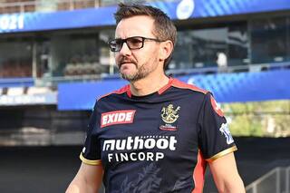 Cricket news mike hesson take a dig at rcb says batsmen need to take responsibility 5357395