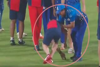 Cricket news ipl 2022 jonty rhodes touches sachin tendulkars feet after mi vs pbks match 5338534