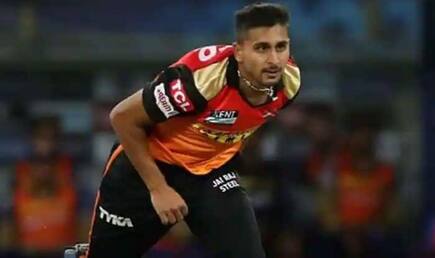 Cricket news michael vaughan invite umran malik to play county cricket but wasim jaffer took dig at him 5334804