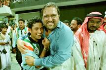 Sachin tendulkar birthday when sachin tendulkar won coca cola cup for india on the occasion of his birthday in 1998 5354727