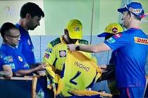 MS Dhoni’s Heartwarming Gesture Towards Shane Bond After Mumbai Beat Chennai is Unmissable; Check VIRAL Pics