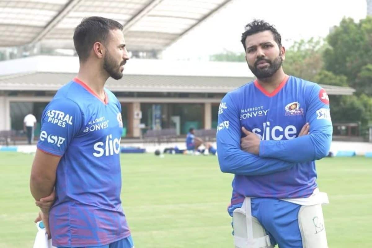 Rohit Sharma, Ramandeep Singh, Mumbai Indians, MI, IPL 2022, Indian Premier League 2022, IPL playoffs, IND tour of ENG, Rohit Sharma gesture for Ramandeep Singh, MI champion,