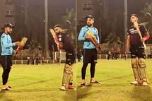 Cricket news rcb vs gt virat kohli gift a bat to rashid khan watch video 5400298