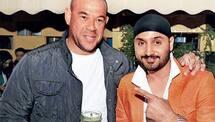 harbhajan singh payed condolence on andrew symonds death