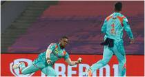 IPL 2022: Evin Lewis Sends Twitter Into Frenzy After Taking One-Handed Stunner to Dismiss Rinku Singh- WATCH