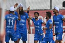Fans at Barabati Stadium Sing ‘Maa Tujhe Salaam’ After IND vs SA 2nd T20I: Watch Video