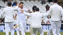 watch james anderson bowled tom latham with a beautiful ball completed 650 test wickets
