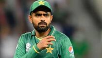 babar azam made a bizzare mistake in 2nd odi against west indies when he fielding with wicketkeeping gloves