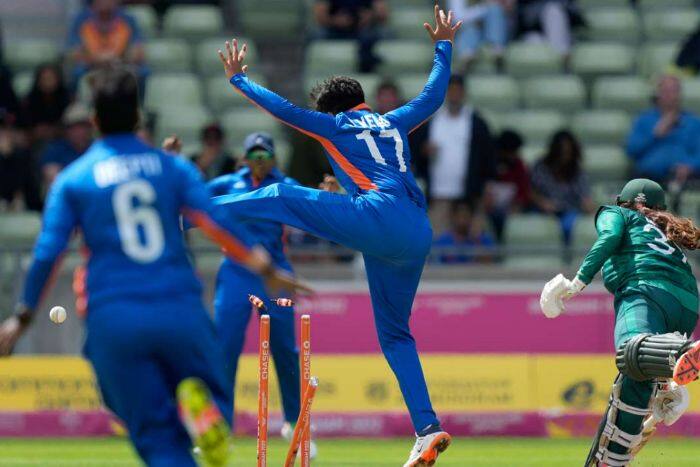 Watch: Indian Fielders Run Riot Against Pakistan, Meghna Singh Direct Hit Sends Aliya Riaz Back To Pavilion