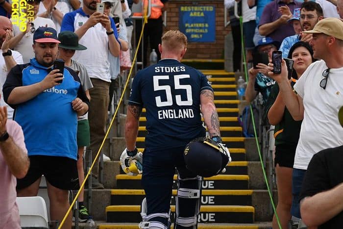 watch video how crowd celebrated ben stokes last odi after he got out