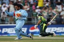 Former Pakistan skipper Rashid Latif has made a glaring remark at India legend MS Dhoni