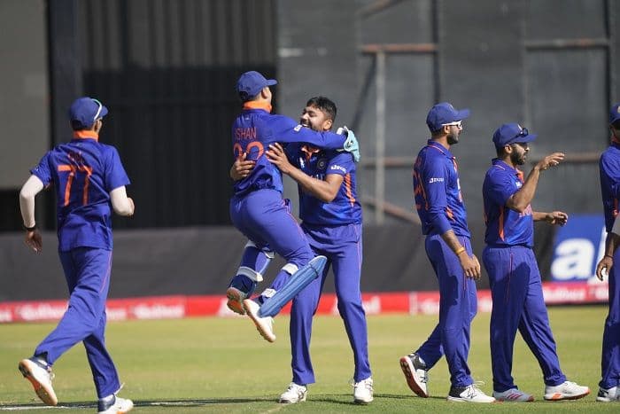 India beat Zimbabwe by 13 runs in the 3rd ODI played at Harare win the 3-match series 3-0