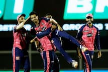 Watch: Murali Vijay Storms Into Stands To Hit Fans Who Teased Him With Dinesh Karthik’s Name During TNPL