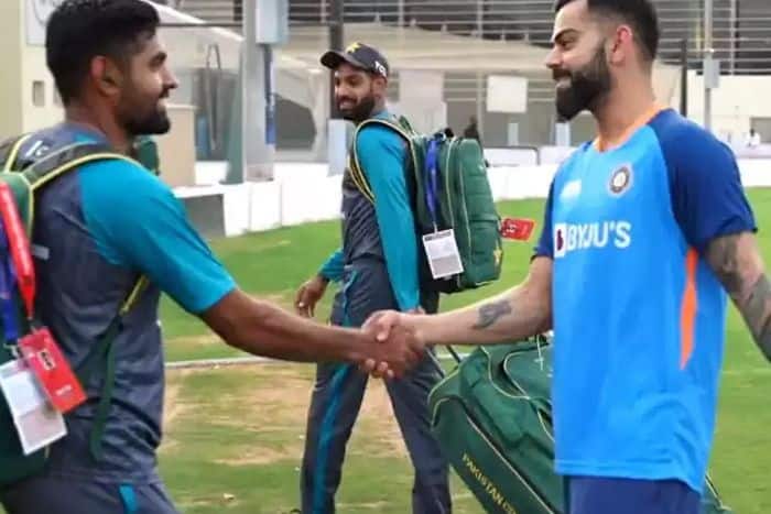 asia cup 2022 virat kohli and babar azam shaked hand before india vs pakistan match