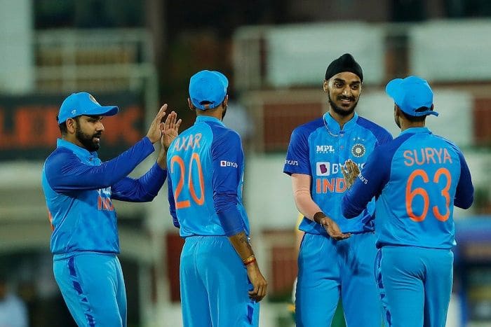 VIDEO: अर्शदीप ने एक ही ओवर में झटके 3 विकेट, अफ्रीका की आधी टीम 9 रन पर आउट