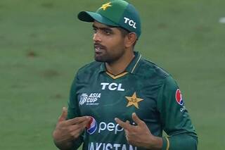 Babar Azam Shouts ‘Mai Captaan Hu’ After Umpire’s Bizarre DRS Call: Watch