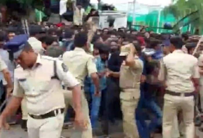 IND vs AUS: Police Uses 'Lathi Charge' On Hyderabad Fans