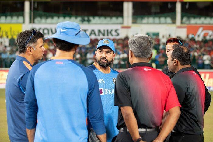 IND vs AUS: जीत के बावजूद खुश नहीं कप्तान रोहित, इस डिपार्टमेंट को लेकर बनी हुई है टेंशन