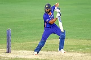Rohit Sharma equals Martin Guptill’s record for most sixes in T20I Cricket