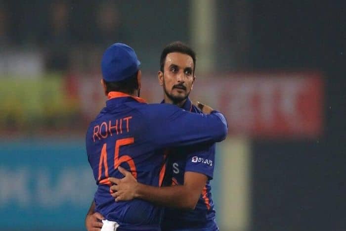 Rohit Sharma, Rohit Sharma News, Rohit Sharma India Captain, Rohit Sharma Team India, Rohit Sharma on Jasprit Bumrah and Harshal Patel, Jasprit Bumrah Harshal Patel, India cricket team, India vs Australia, IND vs AUS T20I 2022, India vs Australia T20I Series 2022, Cricket, latest cricket news, cricket country