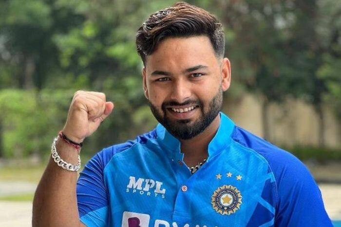 pant liked the new shining jersey launched for t20 cricket expressed happiness by posting on Instagram