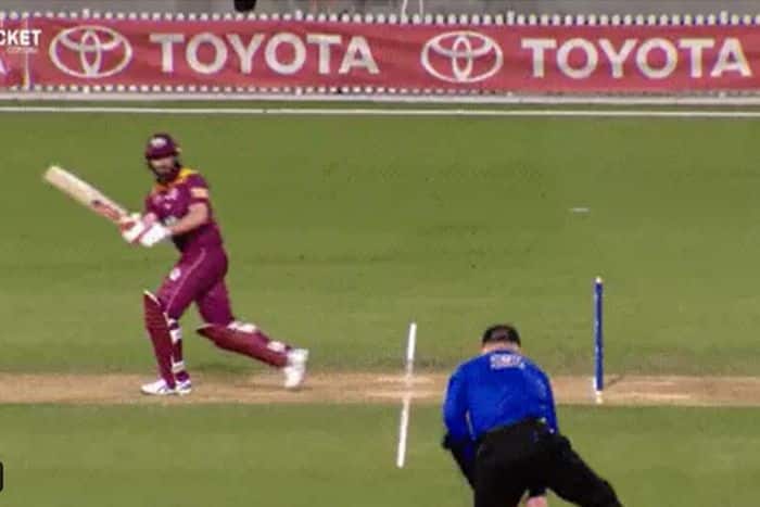 nasty blow on umpire bruce oxenford knee in australia match watch video