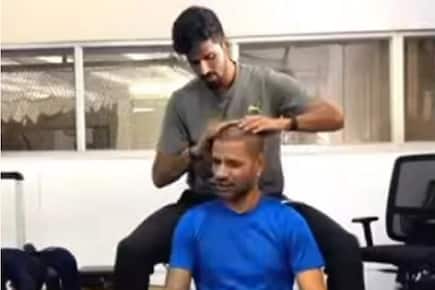 watch Video washington sundar gave head massage to shikhar dhawan