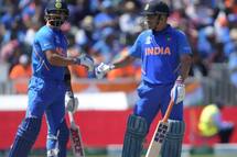 'टीवी पर कई लोग बात करते हैं लेकिन मुझे सिर्फ धोनी का मेसेज आया', इमोशनल कोहली का बड़ा बयान