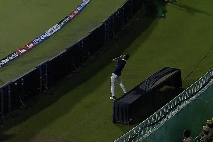 IND vs SA: Indian Fielders 2 catches dropped and then ball boy picked a beautifull catch