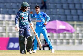 IND-W vs PAK-W – Sabbhineni Meghana Takes Jaw Dropping Catch To Dismiss Aliya Riaz: Watch