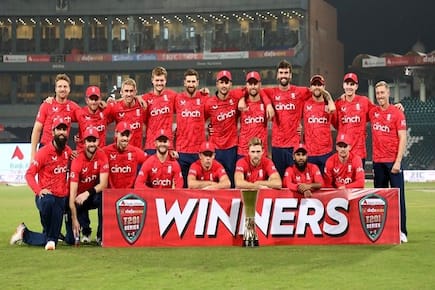 England clinch an historic T20I series win by beating Pakistan by 67 runs in 7th T20I