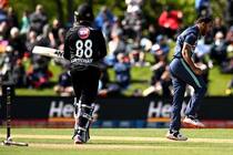Haris rauf break the bat of Glenn Phillips in NZ vs PAK Tri Series Final watch video
