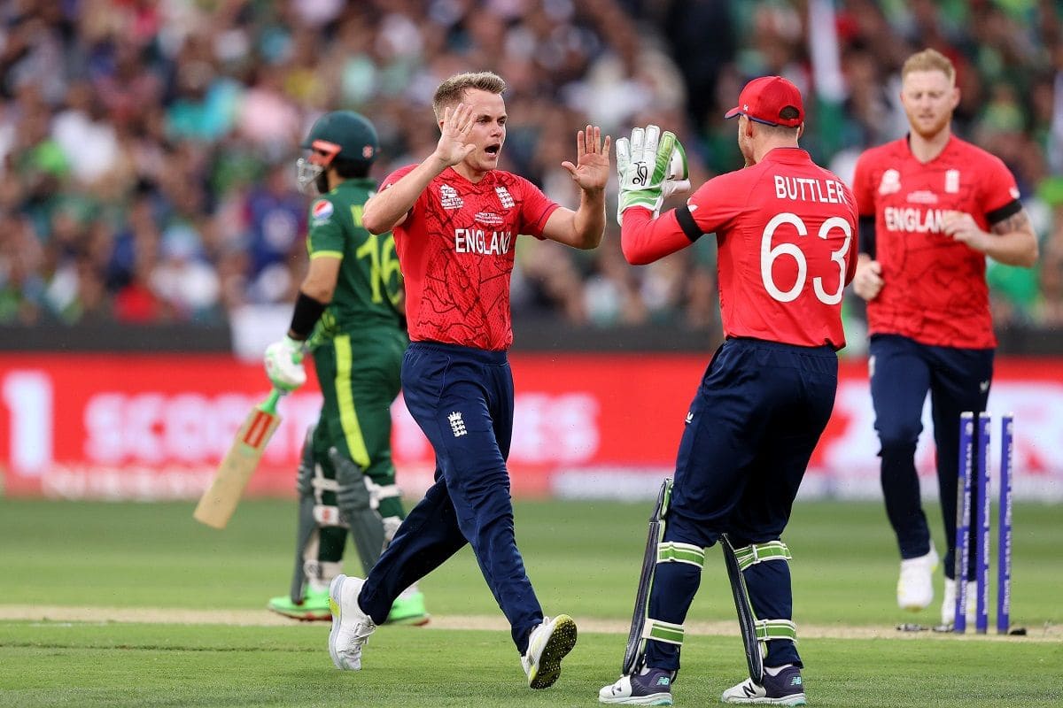 England were seen wearing black armbands against Pakistan in Final clash
