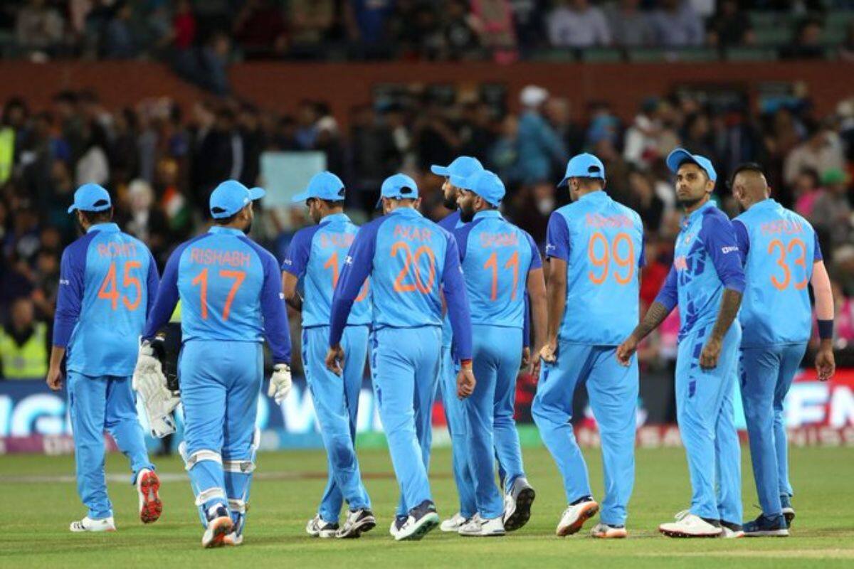 सेमीफाइनल में हार के बाद मचा बवाल, क्रिकेट विशेषज्ञों ने भारत के प्रदर्शन पर उठाए सवाल 