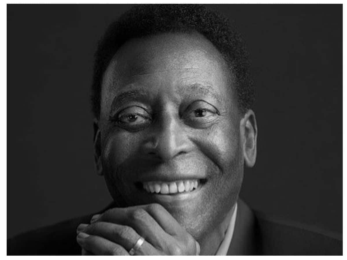 English Premier League And EFL Players To Wear Black Armbands In Pele’s Honour