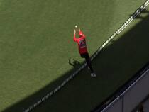 Jake Fraser-McGurk grabs outstanding boundary catch to dismiss Shadab Khan in BBL 12