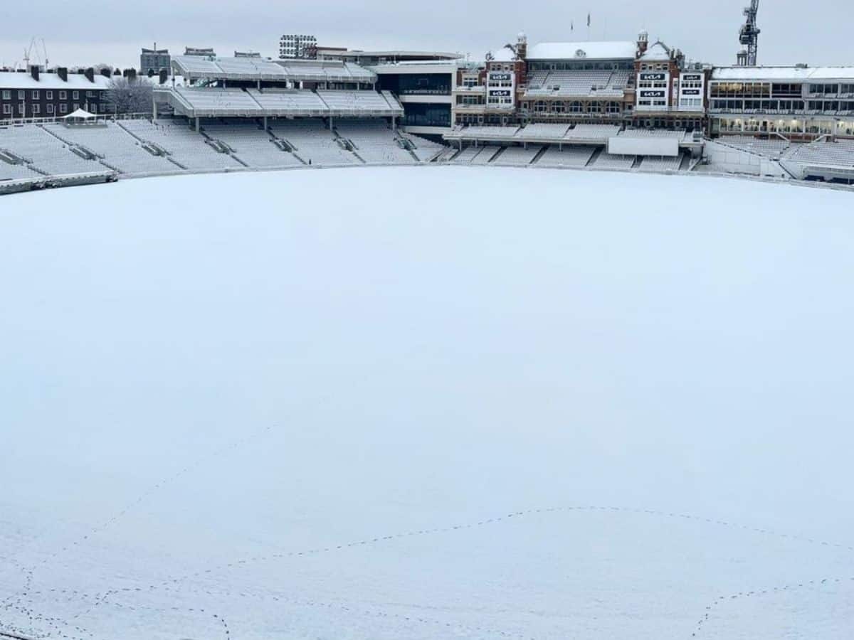Oval Cricket Stadium, Oval Cricket Stadium Snow, Oval Cricket Stadium Snow Video, Snowfall England, Snowfall Oval Cricket Stadium