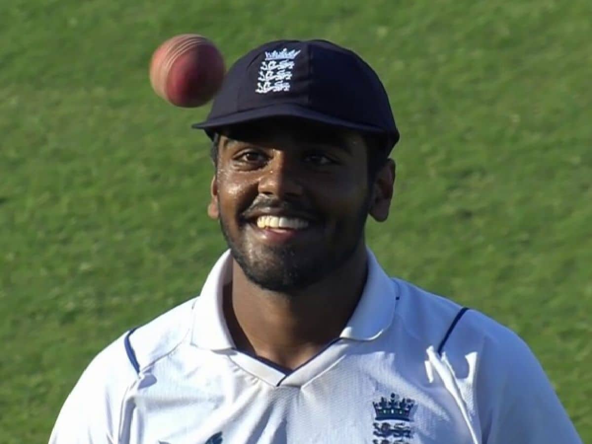 इंग्लैंड के गेंदबाज रेहान अहमद ने बनाया रिकॉर्ड, डेब्यू मैच में हासिल की खास उपलब्धि 
