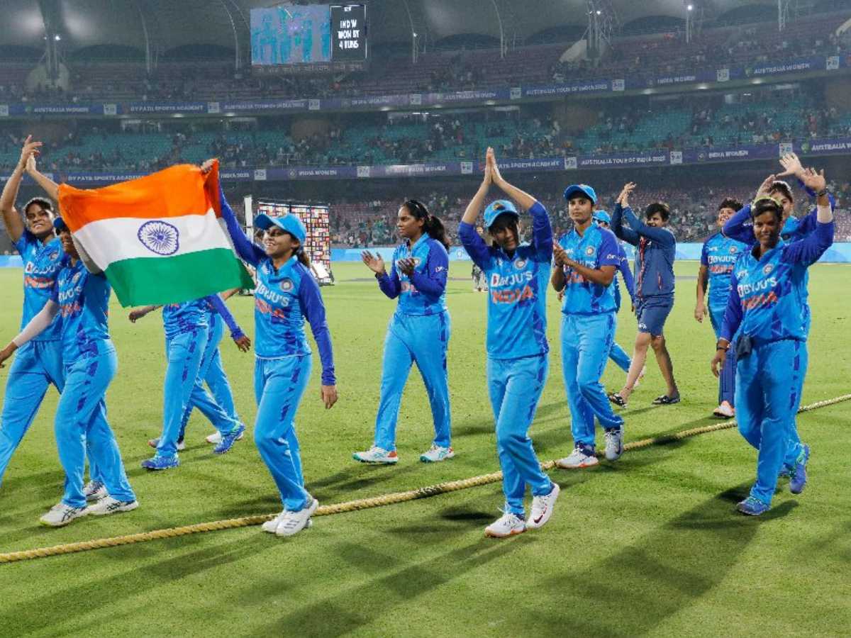 IND vs AUS: हाथों में तिरंगा, जुबां पर इंडिया- 47000 दर्शकों के सामने टीम इंडिया का विक्ट्री लैप