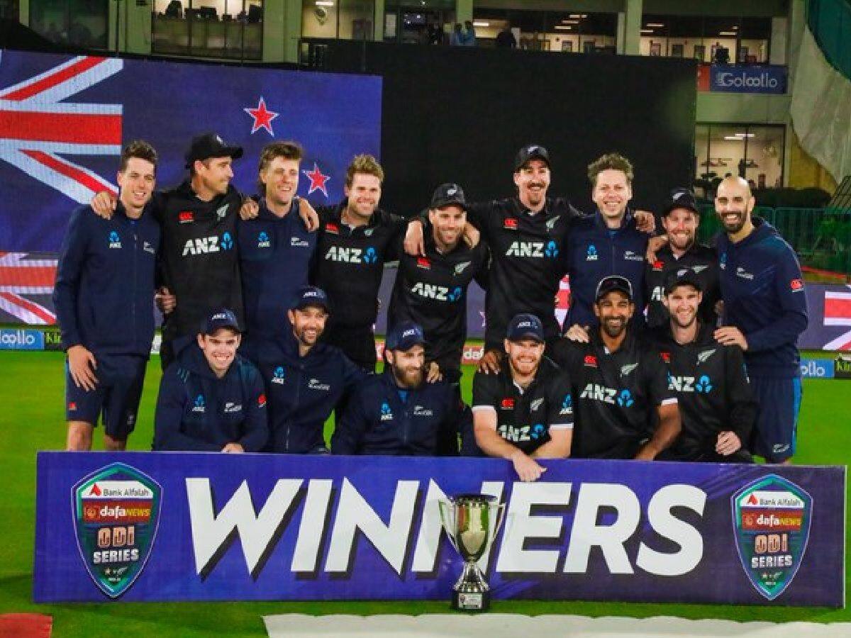 न्यूजीलैंड की तीसरे वनडे में दो विकेट से रोमांचक जीत, पाकिस्तान में पहली बार जीती सीरीज