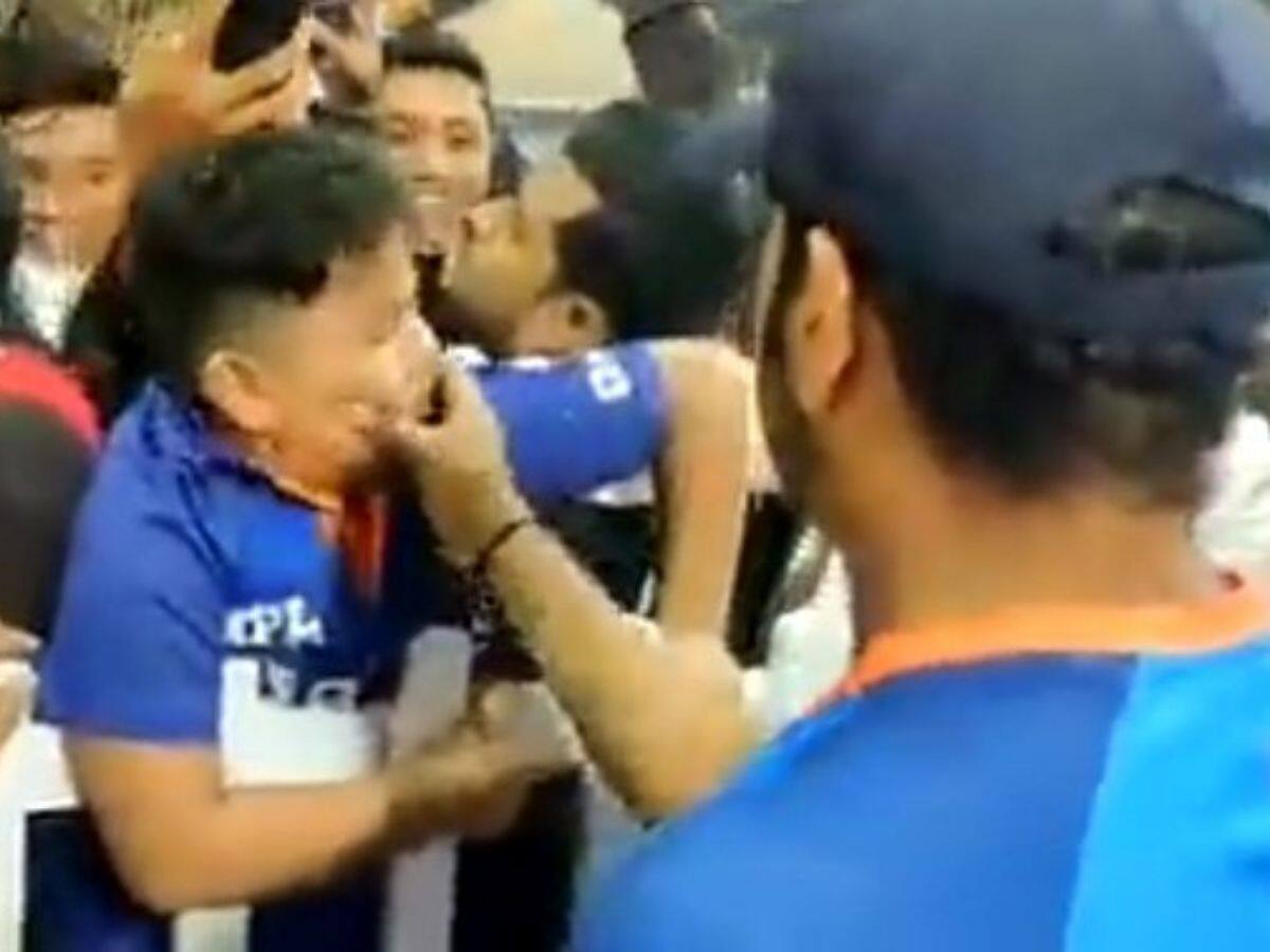 Rohit Sharma, IND vs SL, SL vs IND, India vs Sri Lanka, IND vs SL 1st ODI, Rohit Sharma Viral Video, Rohit Sharma Fan, Rohit Sharma Interacts with fan