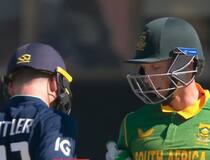 SA Vs ENG 2nd ODI: Rassie Van Der Dussen Gets Into Heated Verbal Altercation With England Skipper Jos Buttler – Watch