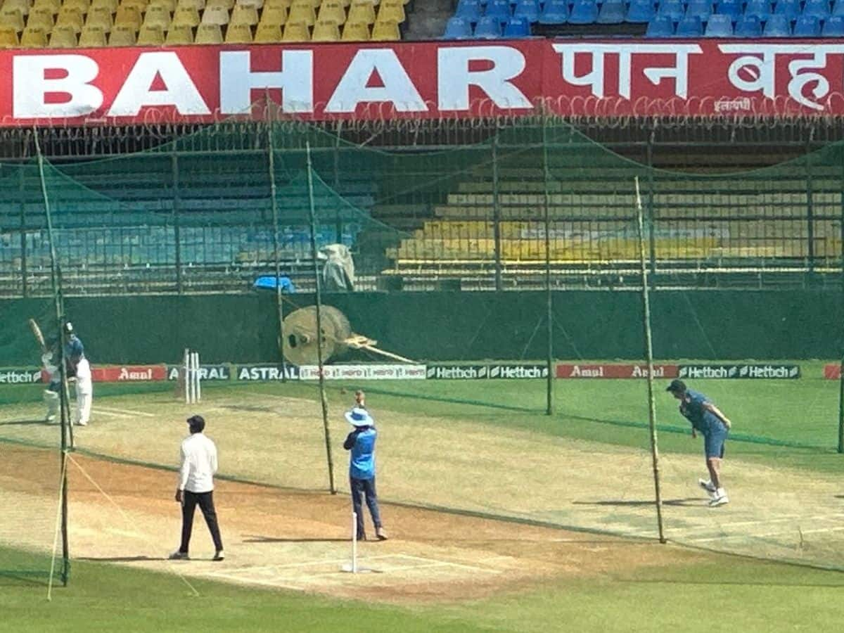 IND Vs AUS 3rd Test: Rahul Dravid Bowls To Shubman Gill At Nets In Indore