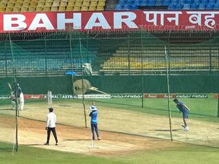 IND Vs AUS 3rd Test: Rahul Dravid Bowls To Shubman Gill At Nets In Indore